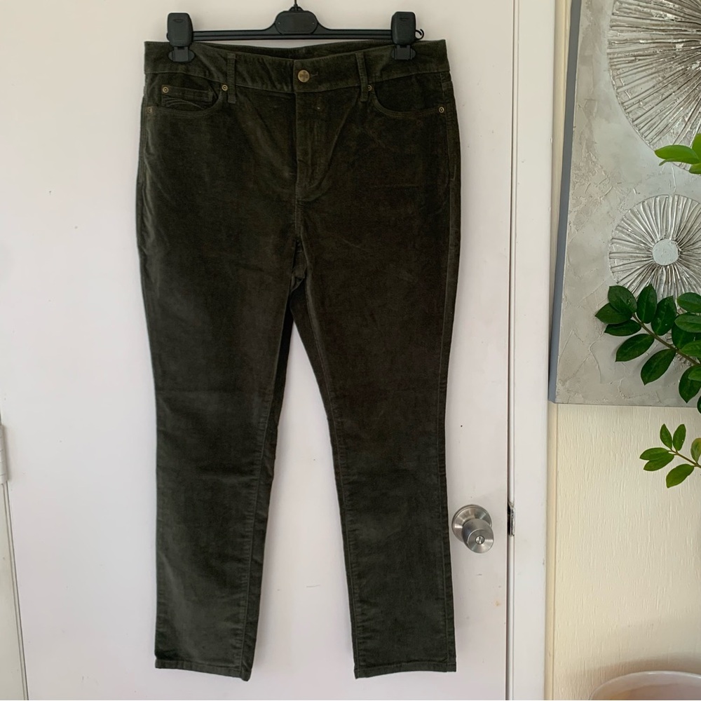 NYDJ Dark Green Velvet  Lifting Technology Women's Jeans  Waist size 34